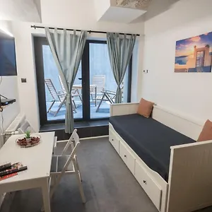 Peaceful Basement With Terrace & Free Gym Budapesta